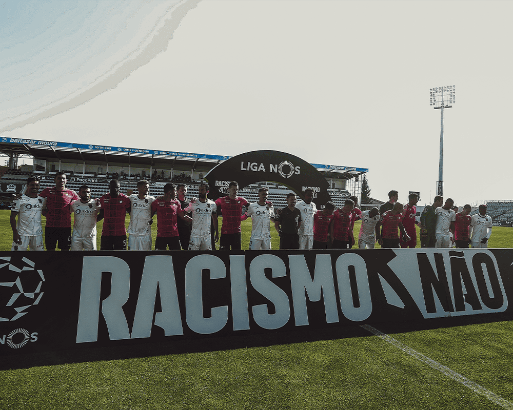 RACISMO NÃO marca fim de semana do Futebol Profissional