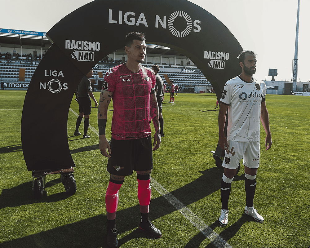 RACISMO NÃO marca fim de semana do Futebol Profissional