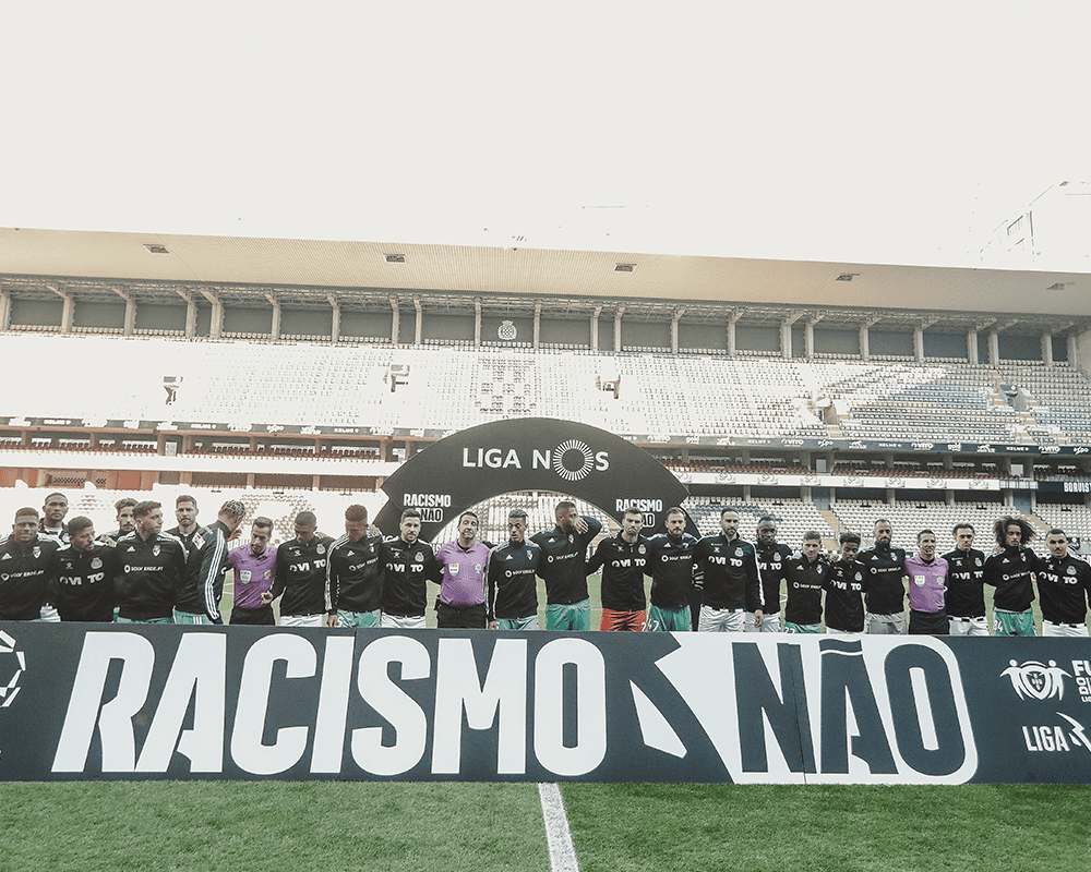 RACISMO NÃO marca fim de semana do Futebol Profissional