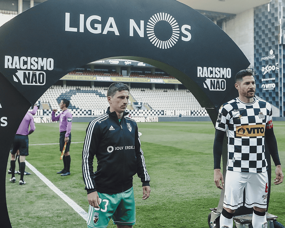 RACISMO NÃO marca fim de semana do Futebol Profissional
