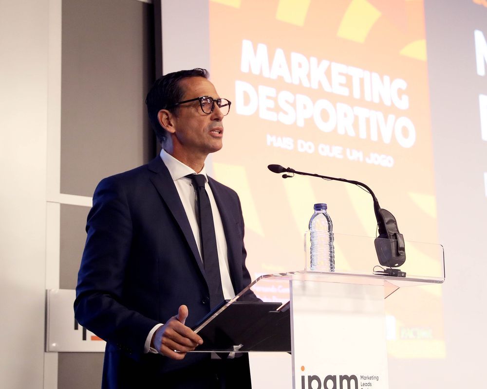 Daniel Sá apresenta livro com prefácio de Pedro Proença