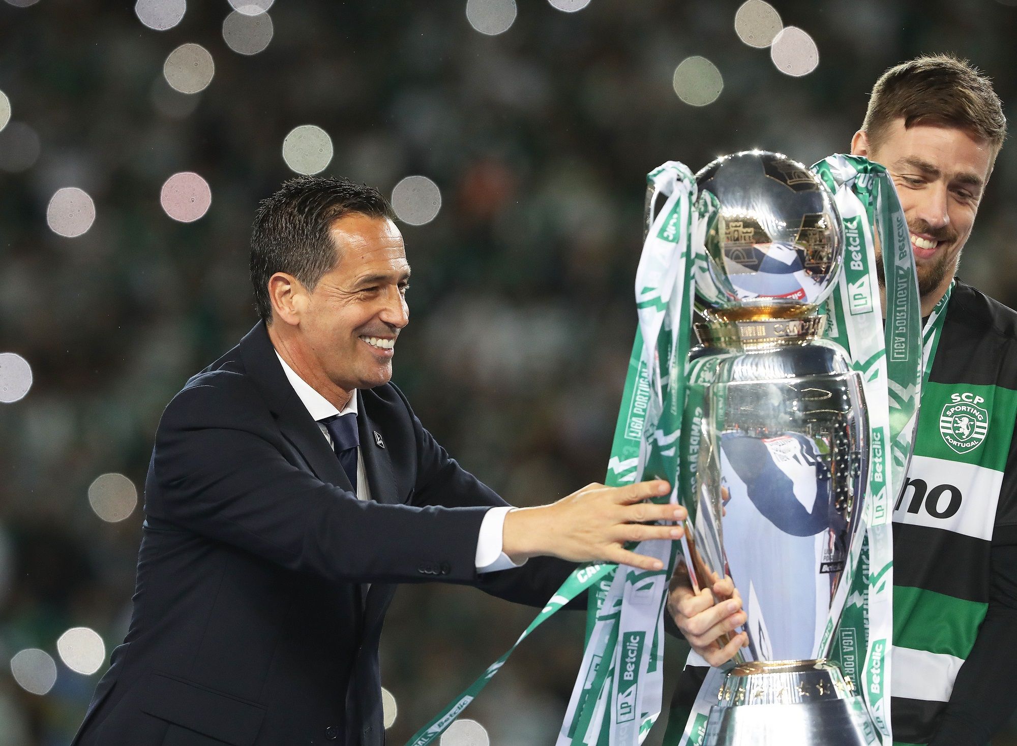 Pedro Proença entregou o troféu da Liga Portugal Betclic ao Sporting CP