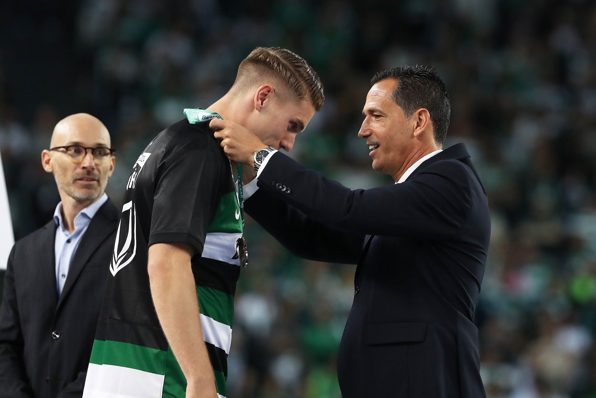 Pedro Proença entregou o troféu da Liga Portugal Betclic ao Sporting CP