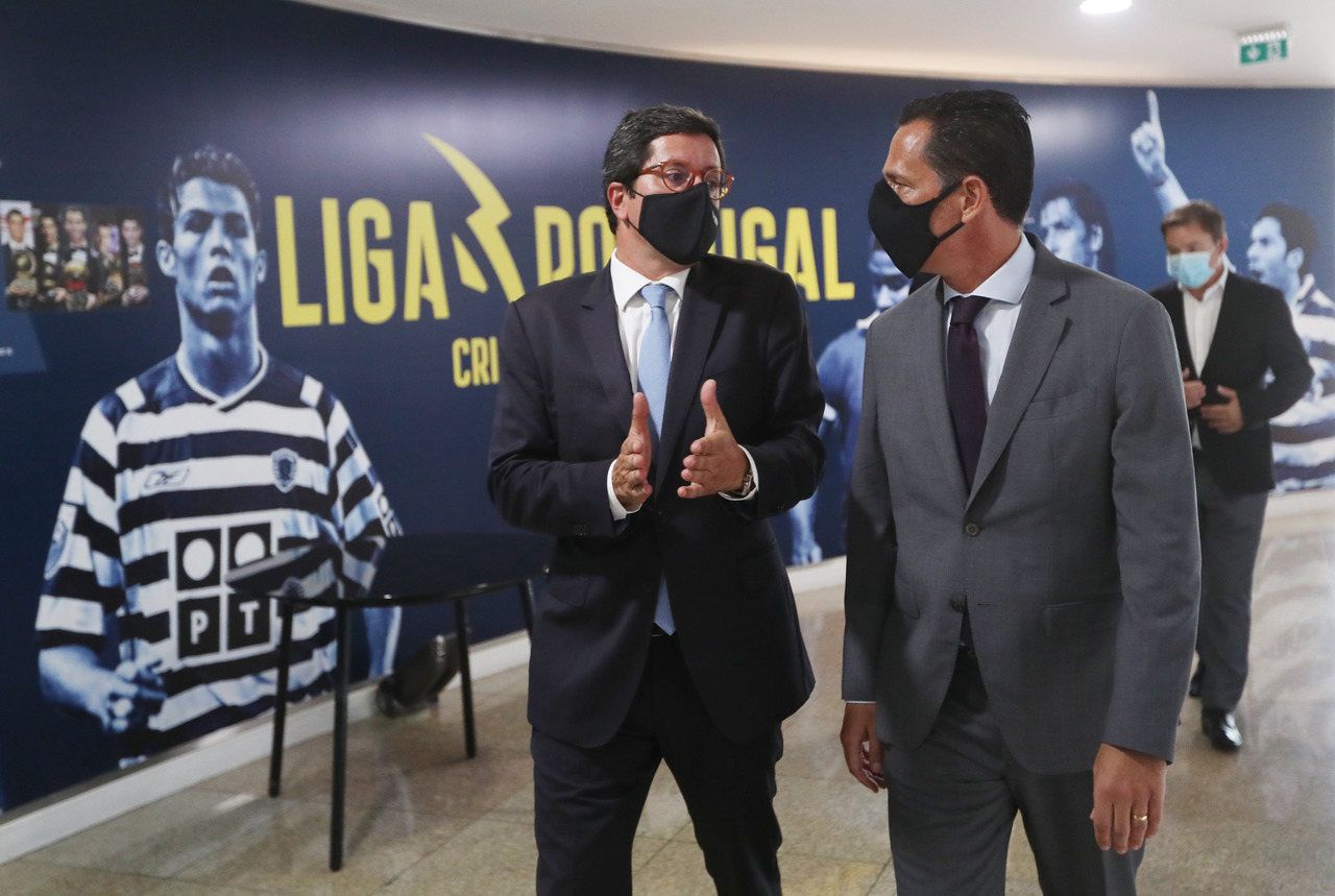 Bandeira da Ética entregue à Fundação do Futebol