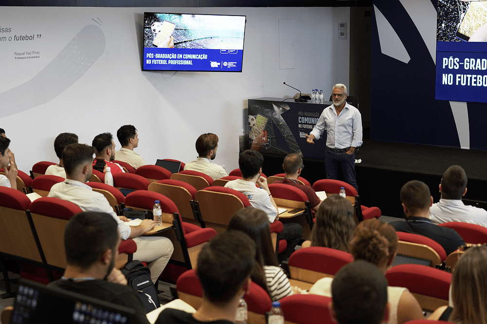 O Diretor de Imprensa na Pós-Graduação em Comunicação no Futebol Profissional