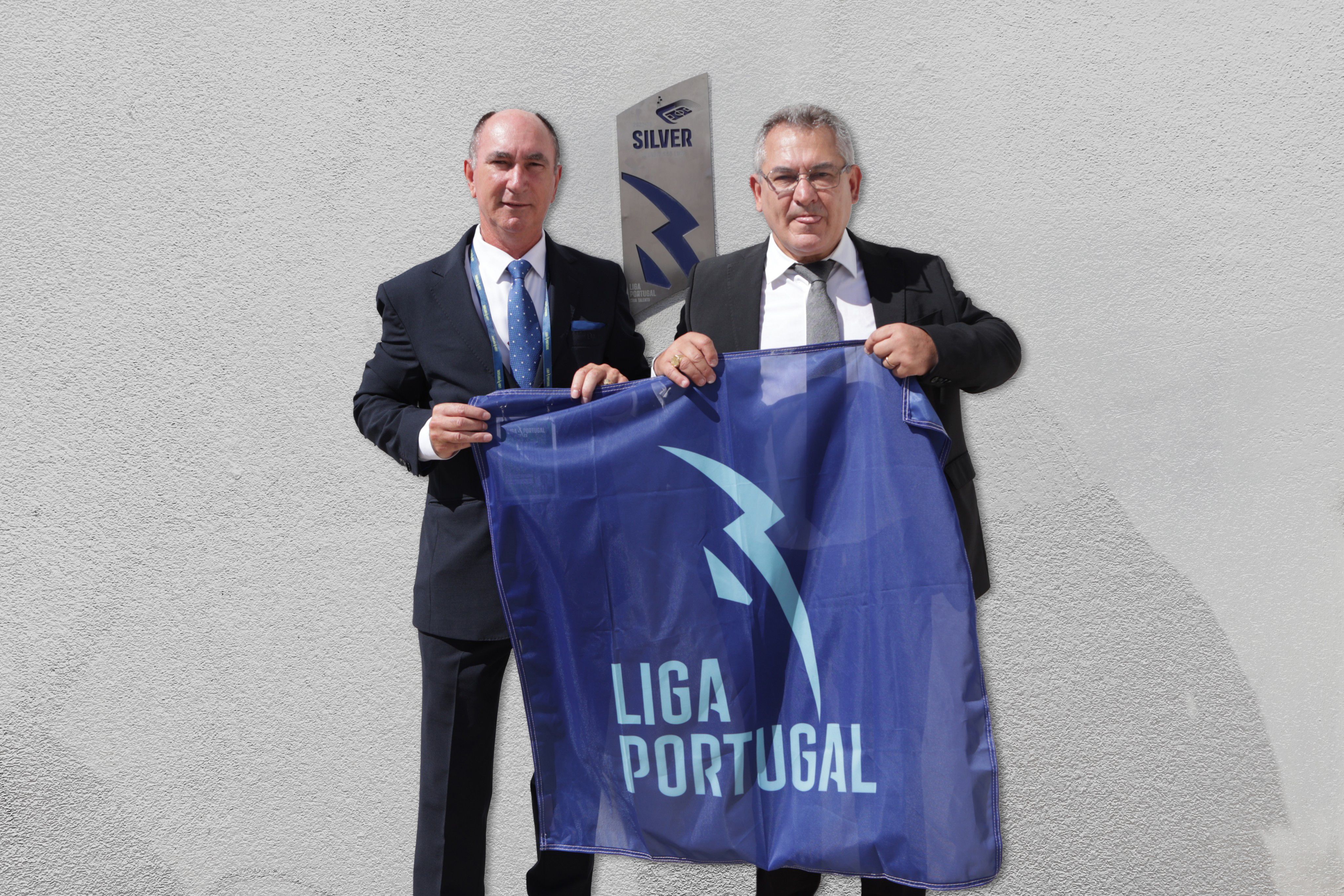 Liga Portugal entrega placas de certificação de estádios