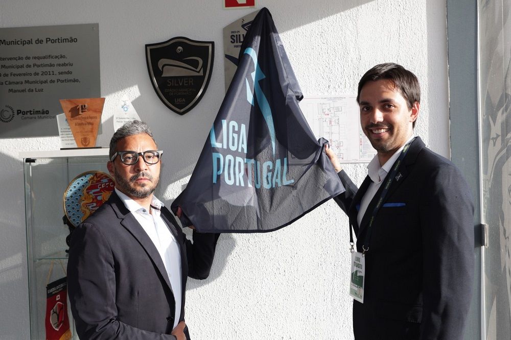 Liga Portugal entrega placas de certificação de estádios