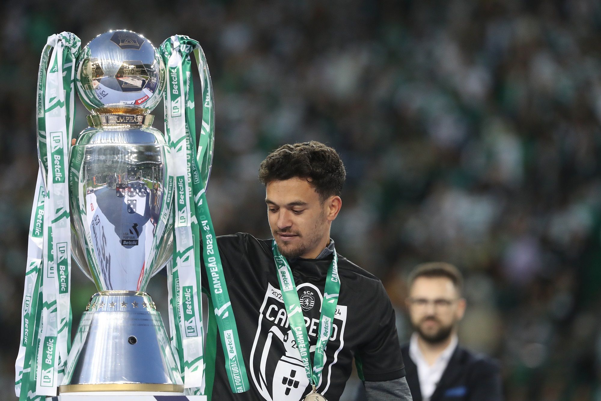 Pedro Proença entregou o troféu da Liga Portugal Betclic ao Sporting CP