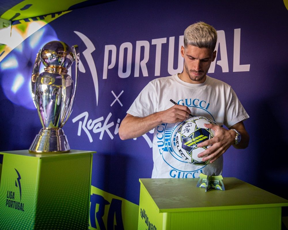 Trio leonino passou pelo stand da Liga no Rock In Rio