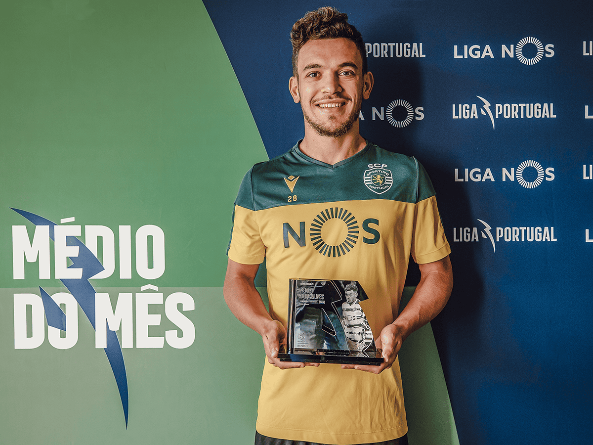 Pedro Gonçalves recebeu distinções dos meses de setembro e outubro