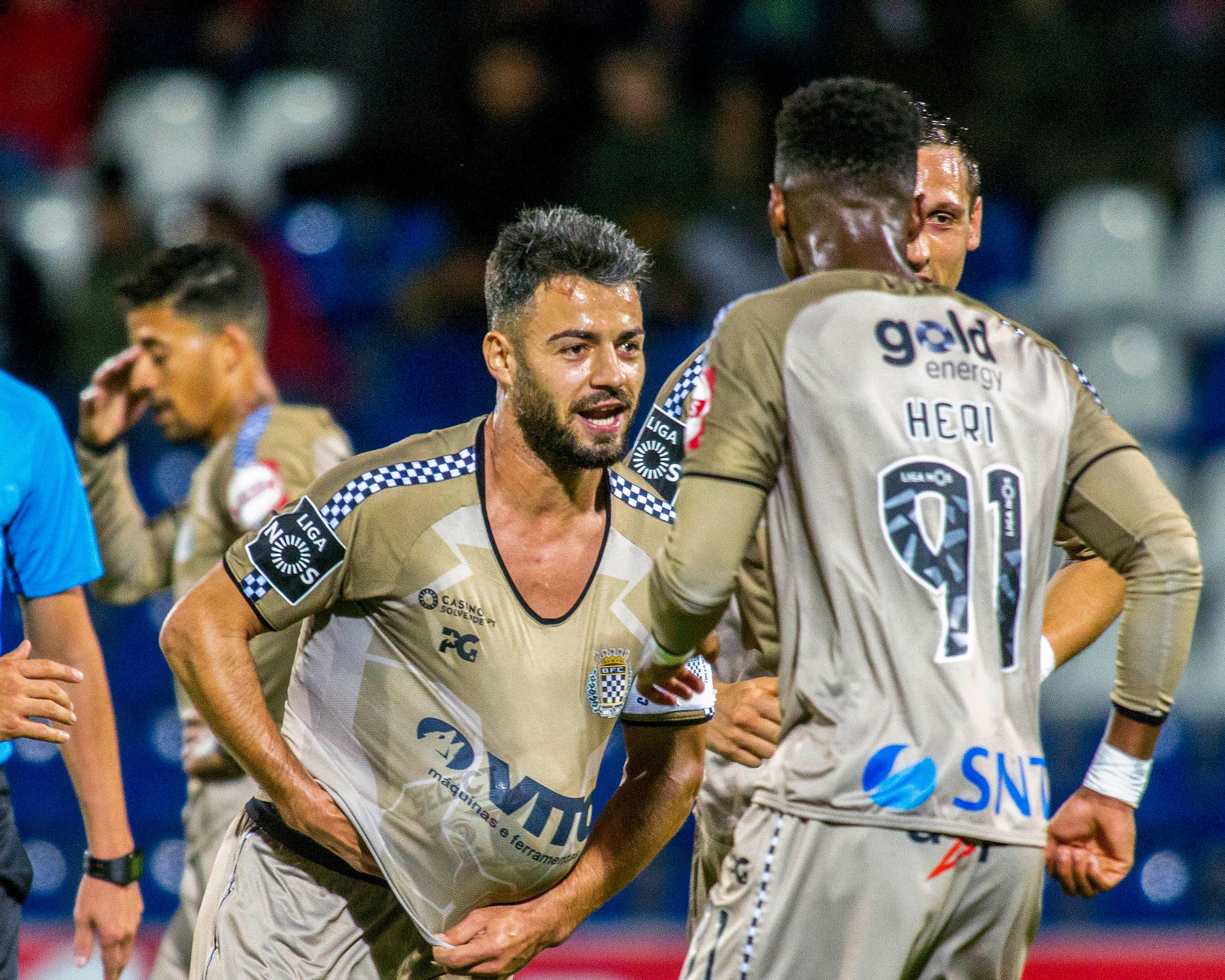 SL Benfica segura liderança