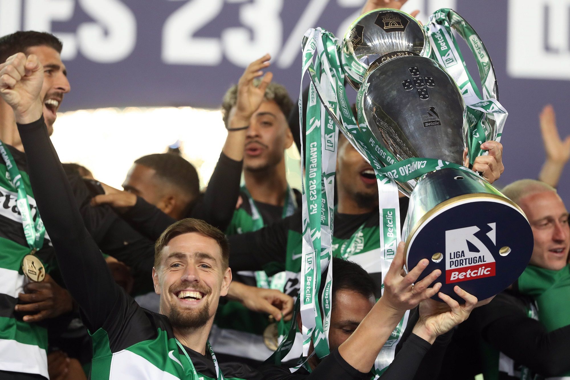 Pedro Proença entregou o troféu da Liga Portugal Betclic ao Sporting CP