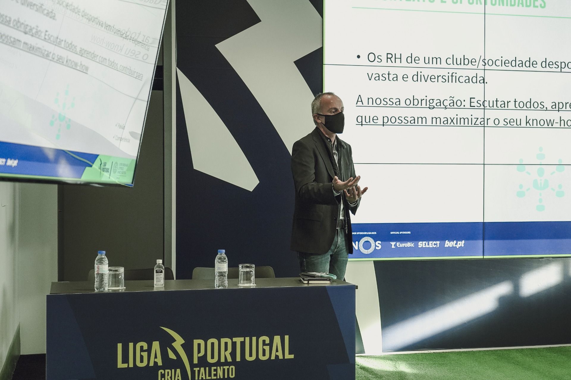 Sónia Carneiro e Jaime Teixeira em "Comunicação no Futebol Profissional"
