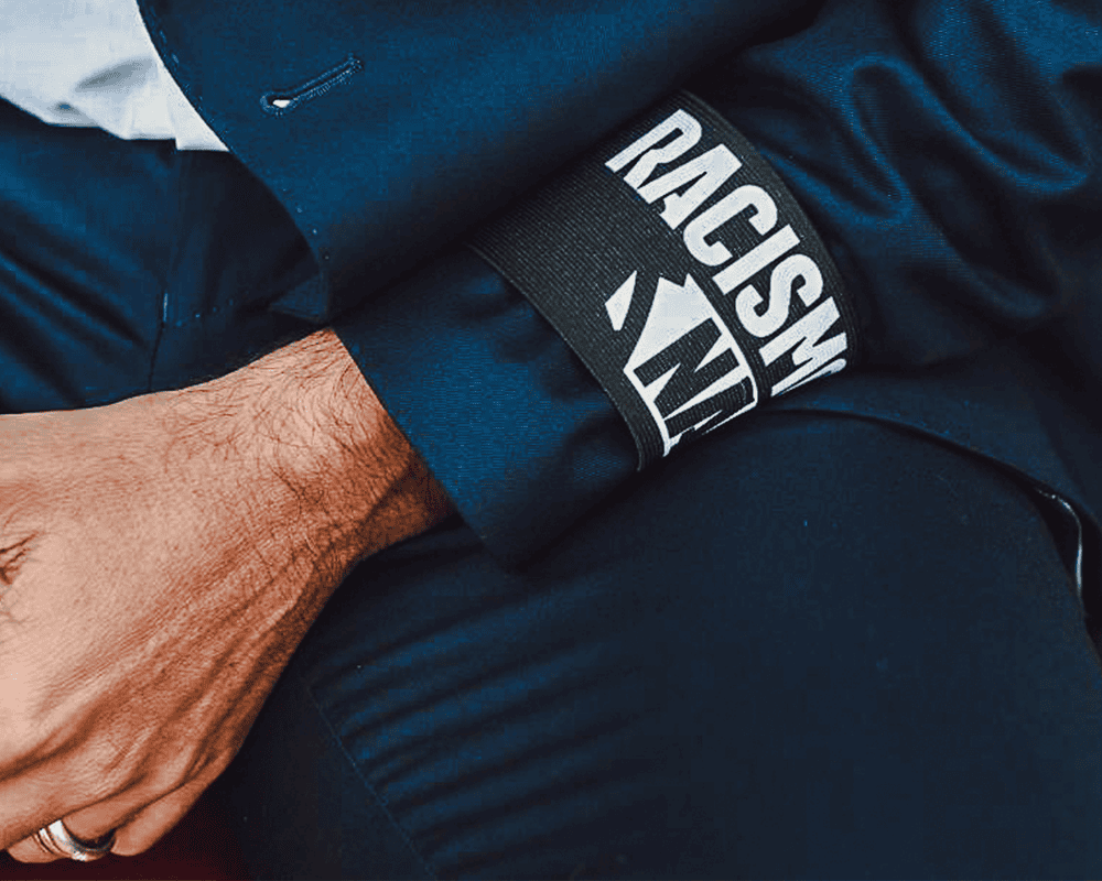 RACISMO NÃO marca fim de semana do Futebol Profissional