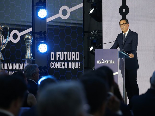 Pedro Proença reeleito para terceiro e último mandato à frente da Liga de  clubes – Observador